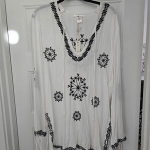 NWT. Boho Embroidered White Peasant Top/Beach Cover Up with Black Accents.Size L